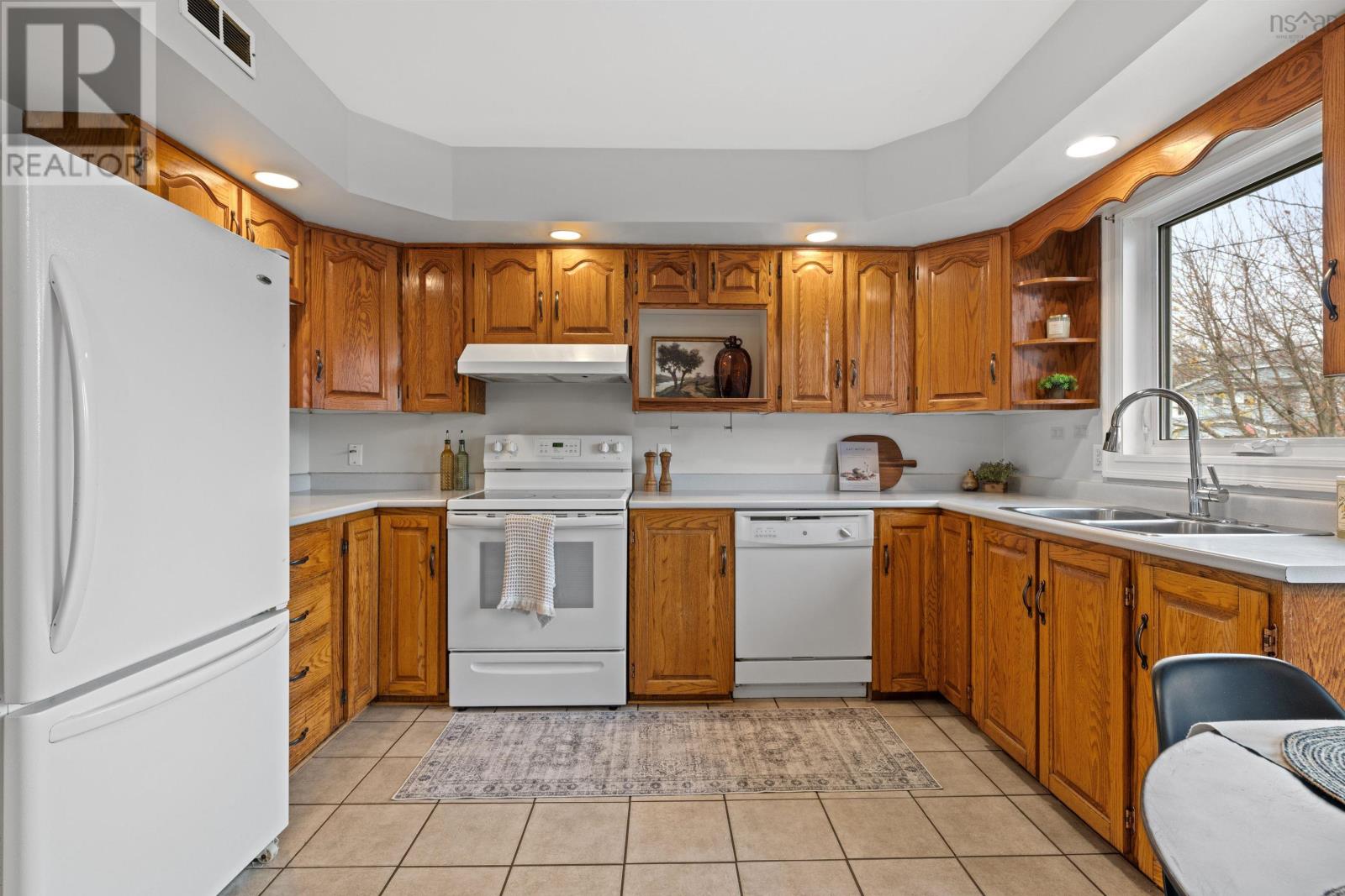 Property at 204 Greenwood Avenue image 5