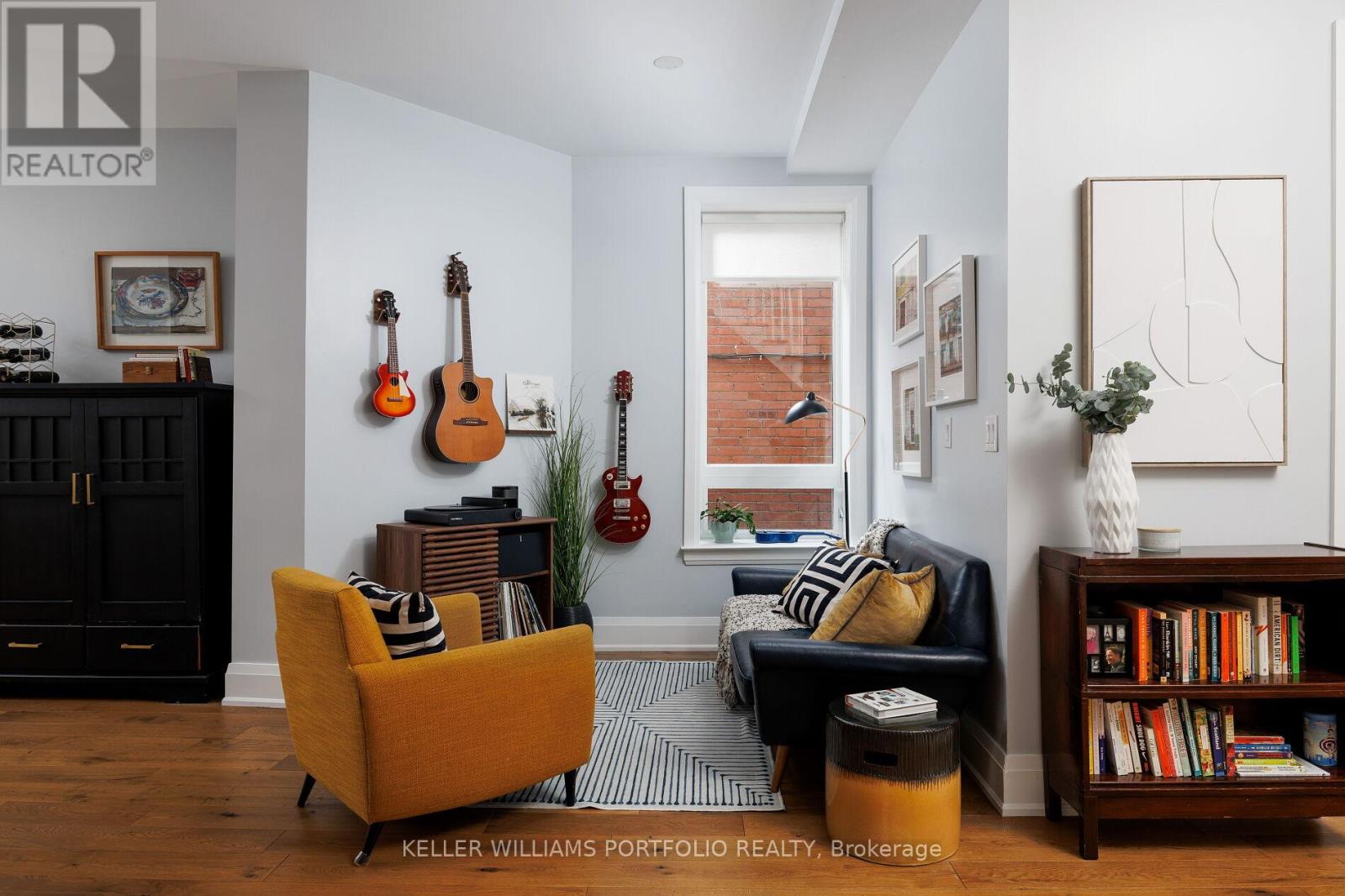 265 Evelyn Avenue, Toronto, Ontario  M6P 2Z8 - Photo 10 - W12553778