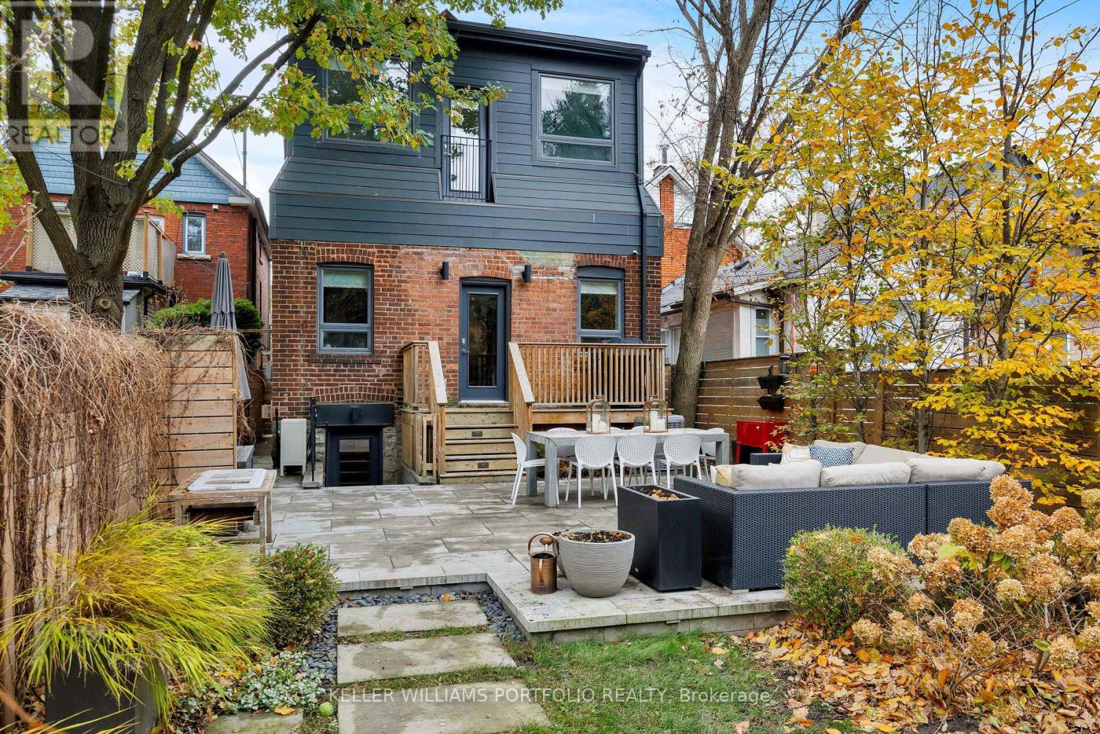 265 Evelyn Avenue, Toronto, Ontario  M6P 2Z8 - Photo 17 - W12553778