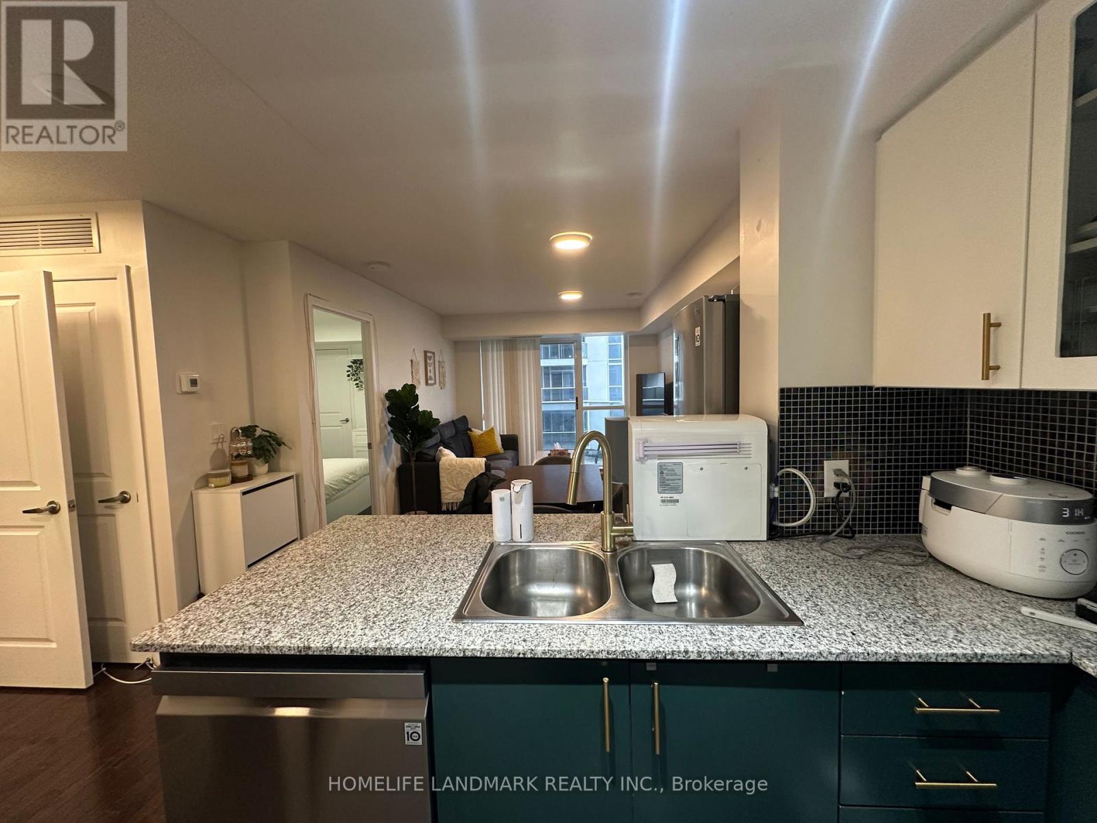 2207 - 5793 Yonge Street, Toronto, Ontario  M2M 0A9 - Photo 3 - C12553814