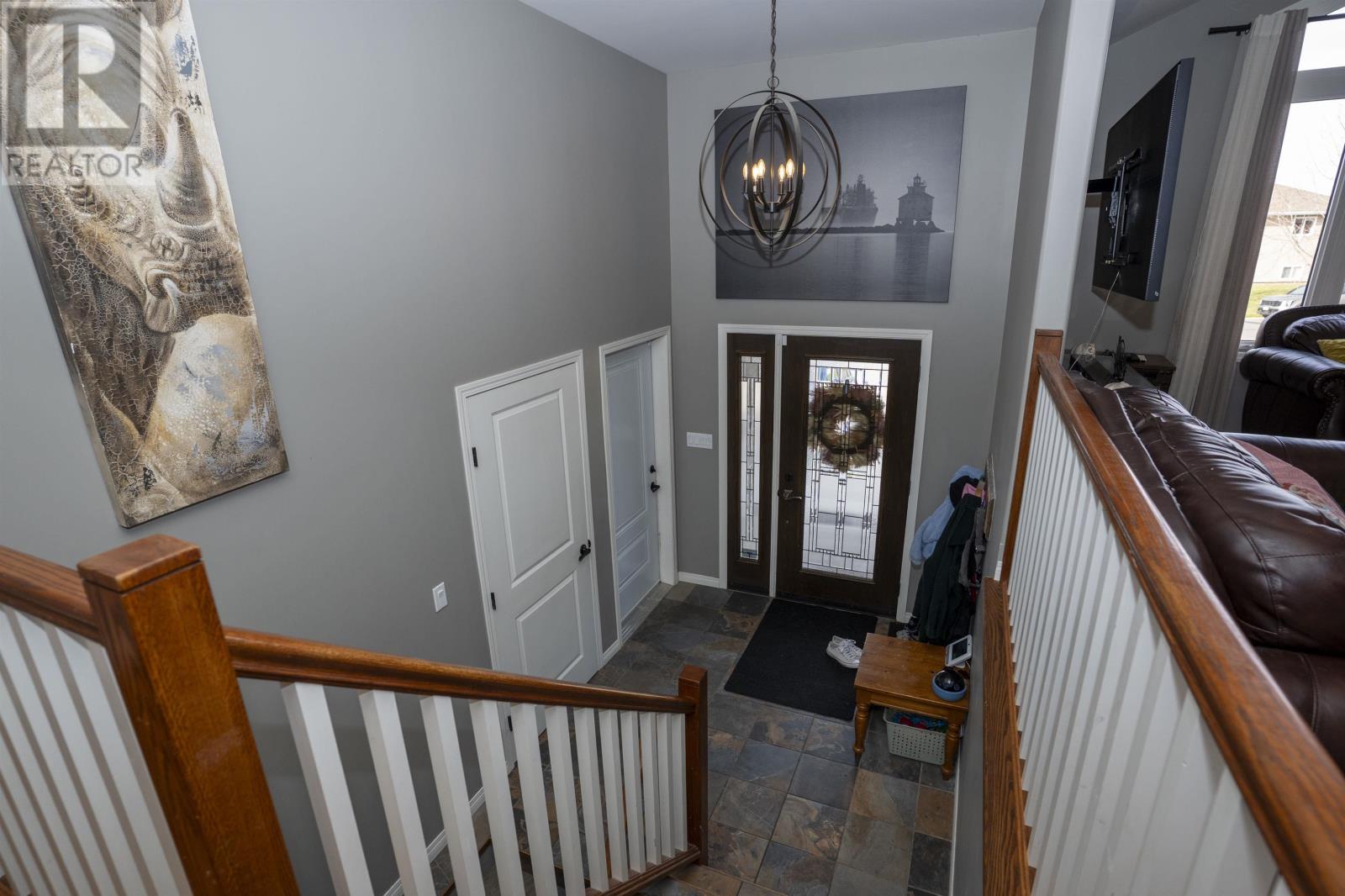 524 Fireweed Bay, Thunder Bay, Ontario  P7G 0A6 - Photo 3 - TB253434