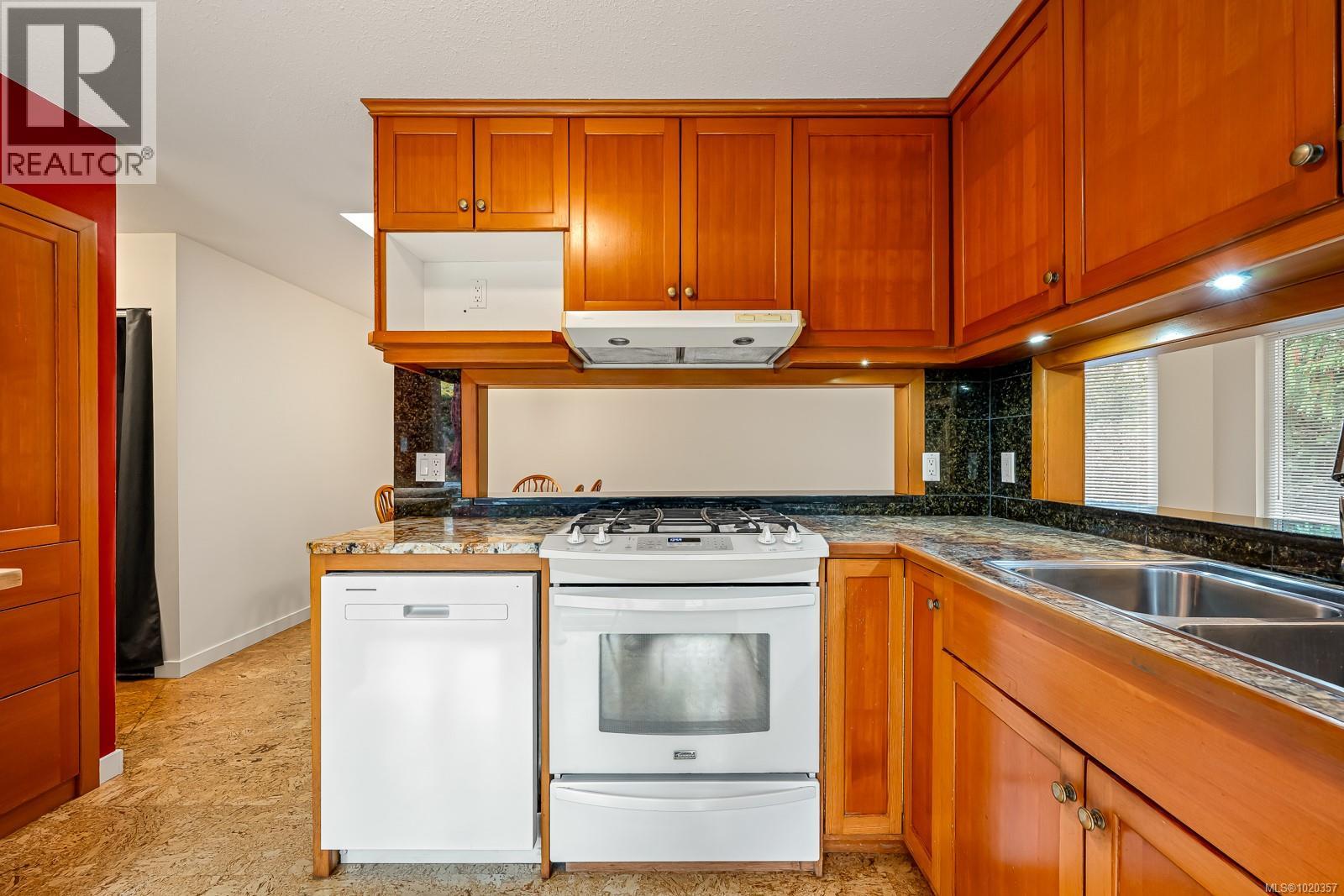 B 379 Willemar Ave, Courtenay, British Columbia  V9N 3L3 - Photo 24 - 1020357