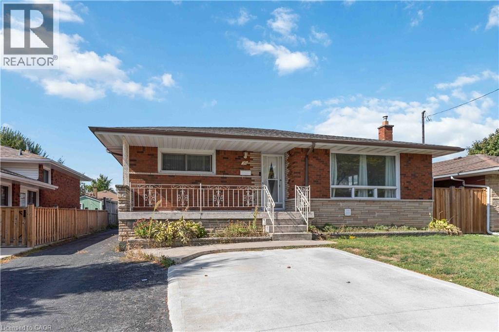 90 RAINBOW Drive, Hamilton, Ontario