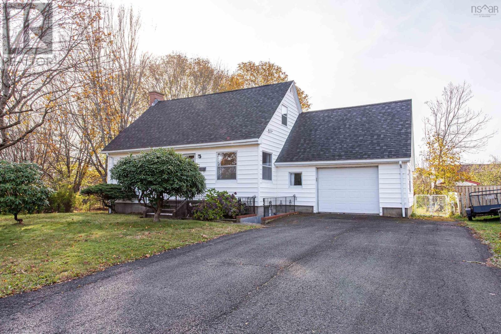 Property at 18 Margaree Parkway image 3