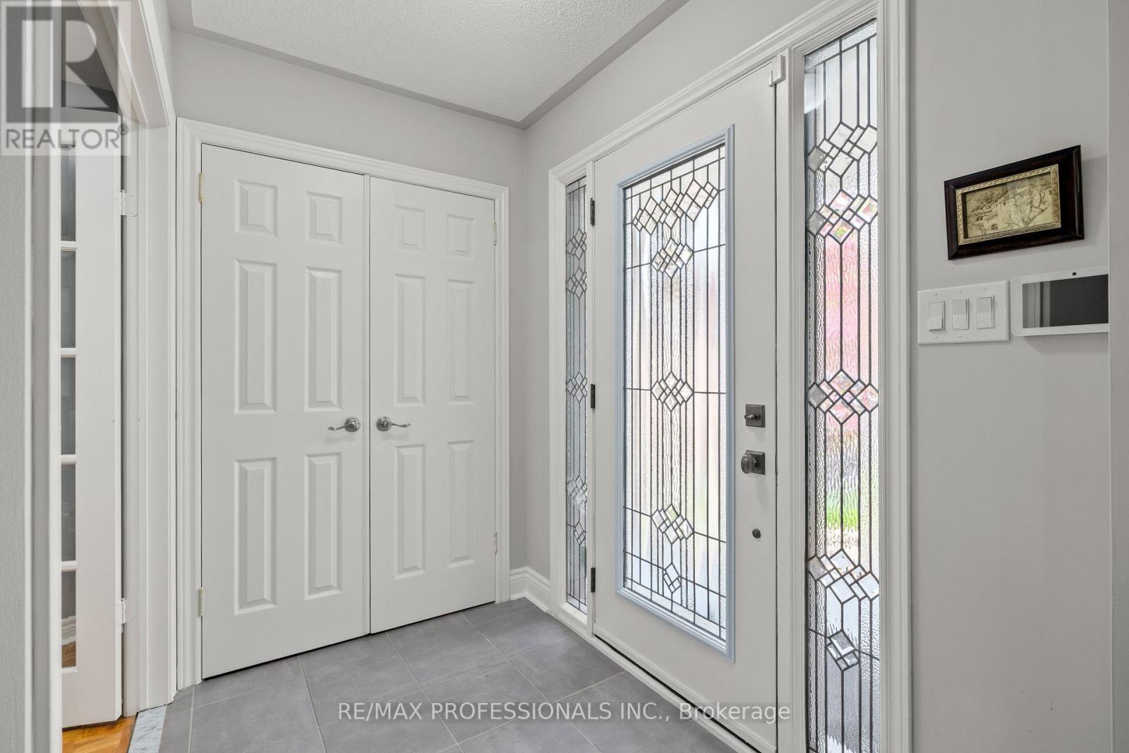 152 Ashton Drive, Vaughan, Ontario  L6A 2T8 - Photo 4 - N12456046