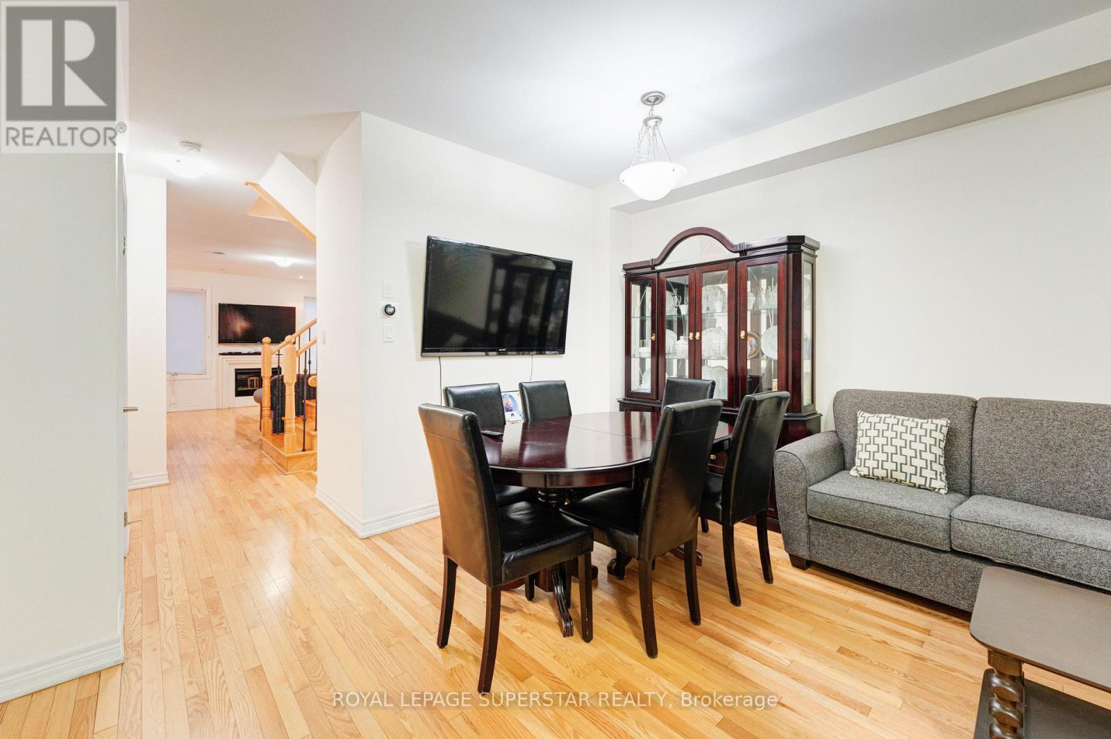 22 Merrickville Way, Brampton, Ontario  L6Y 0V5 - Photo 3 - W12544418