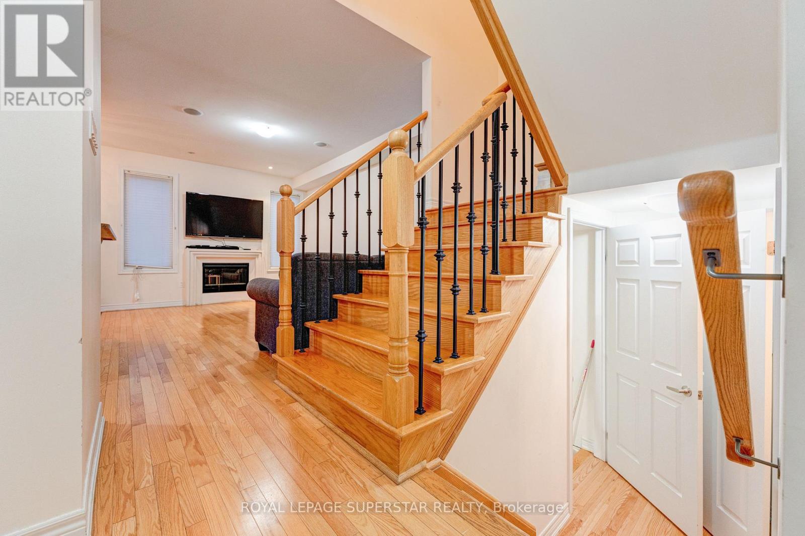 22 Merrickville Way, Brampton, Ontario  L6Y 0V5 - Photo 6 - W12544418