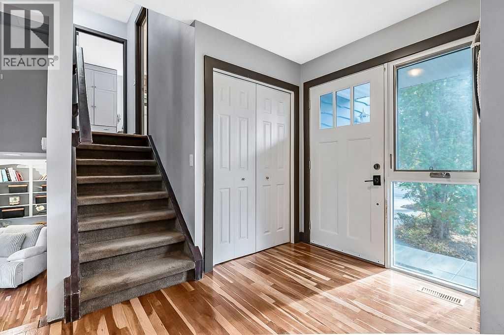 804 Varsity Estates Place Nw, Calgary, Alberta  T3B 3X3 - Photo 3 - A2270083