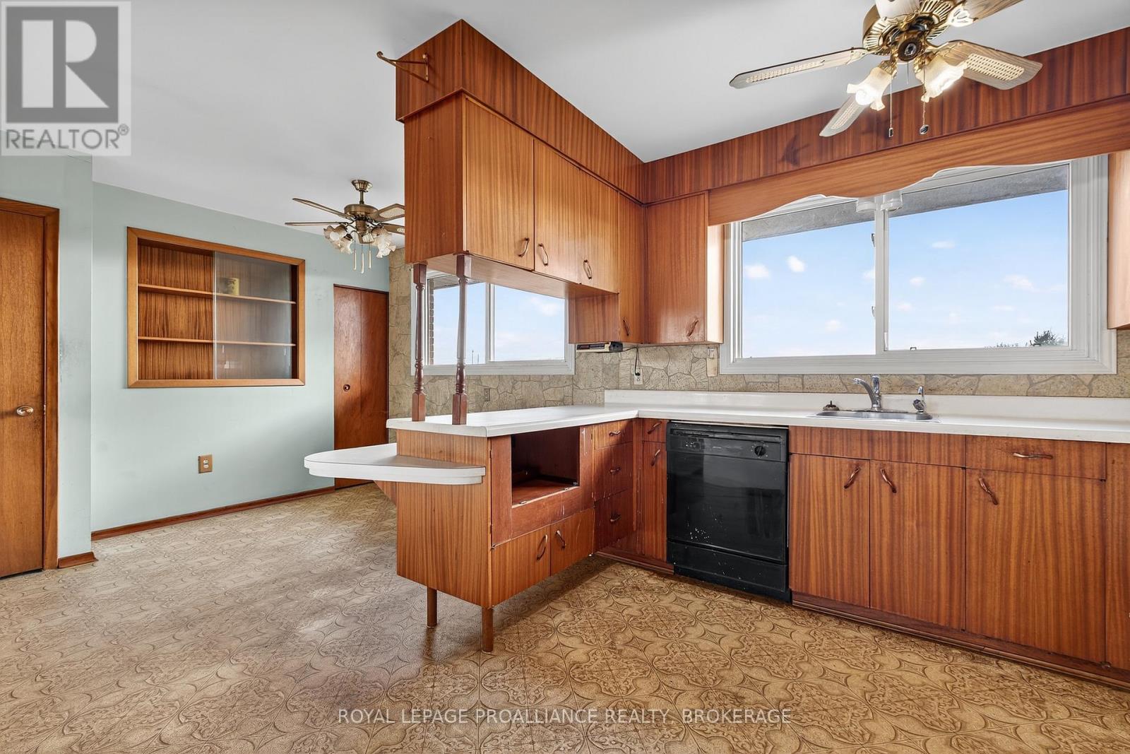 5000 County 2 Road, Loyalist, Ontario  K0H 2H0 - Photo 13 - X12553824