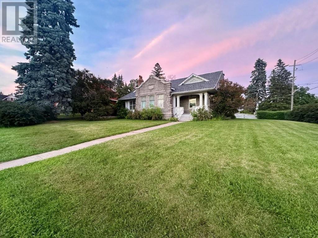 43 Summit Ave, Thunder Bay, Ontario  P7B 3N7 - Photo 2 - TB252111