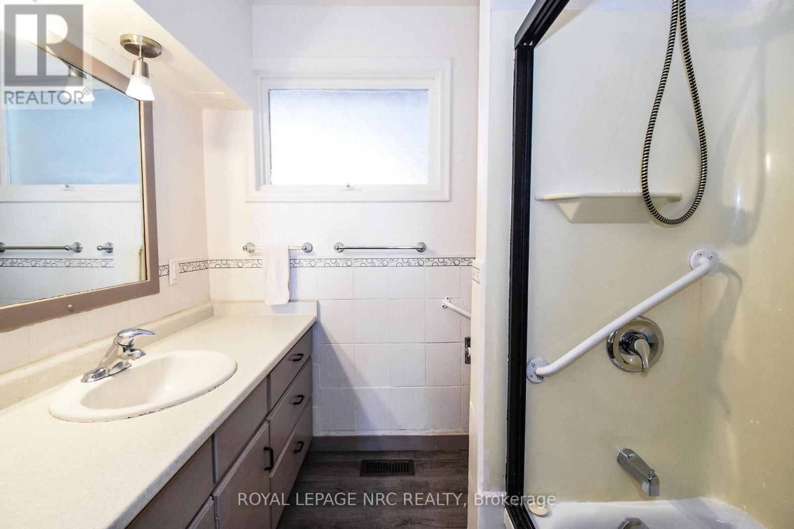 13 Westmount Crescent, Welland, Ontario  L3C 2S5 - Photo 24 - X12532358