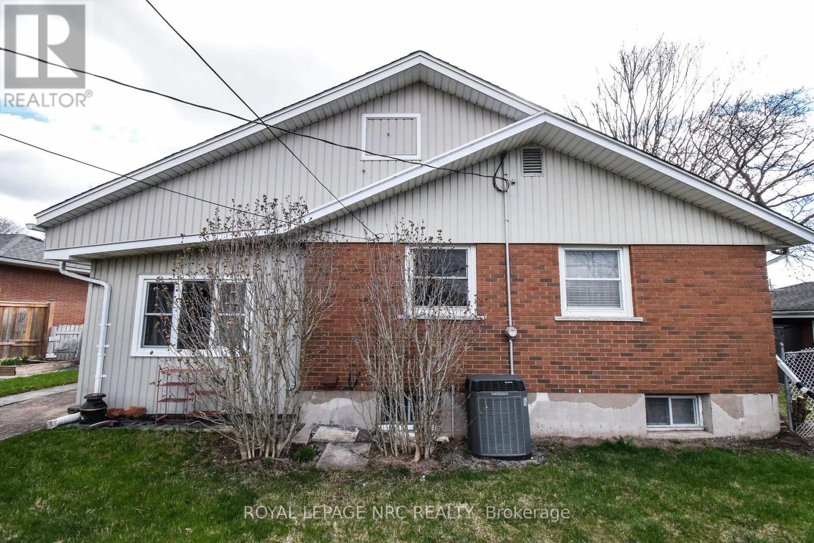 13 Westmount Crescent, Welland, Ontario  L3C 2S5 - Photo 5 - X12532358