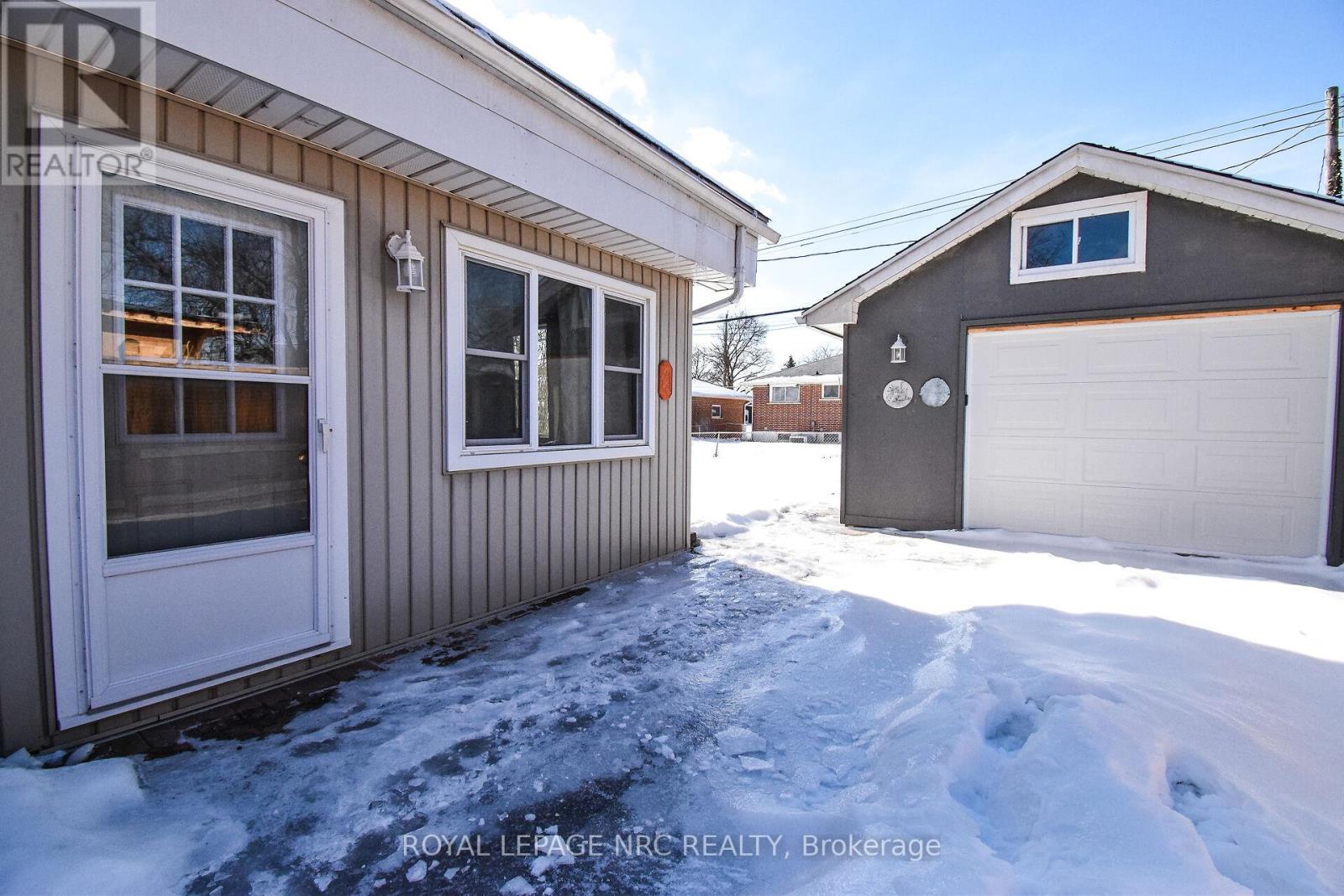 13 Westmount Crescent, Welland, Ontario  L3C 2S5 - Photo 6 - X12532358