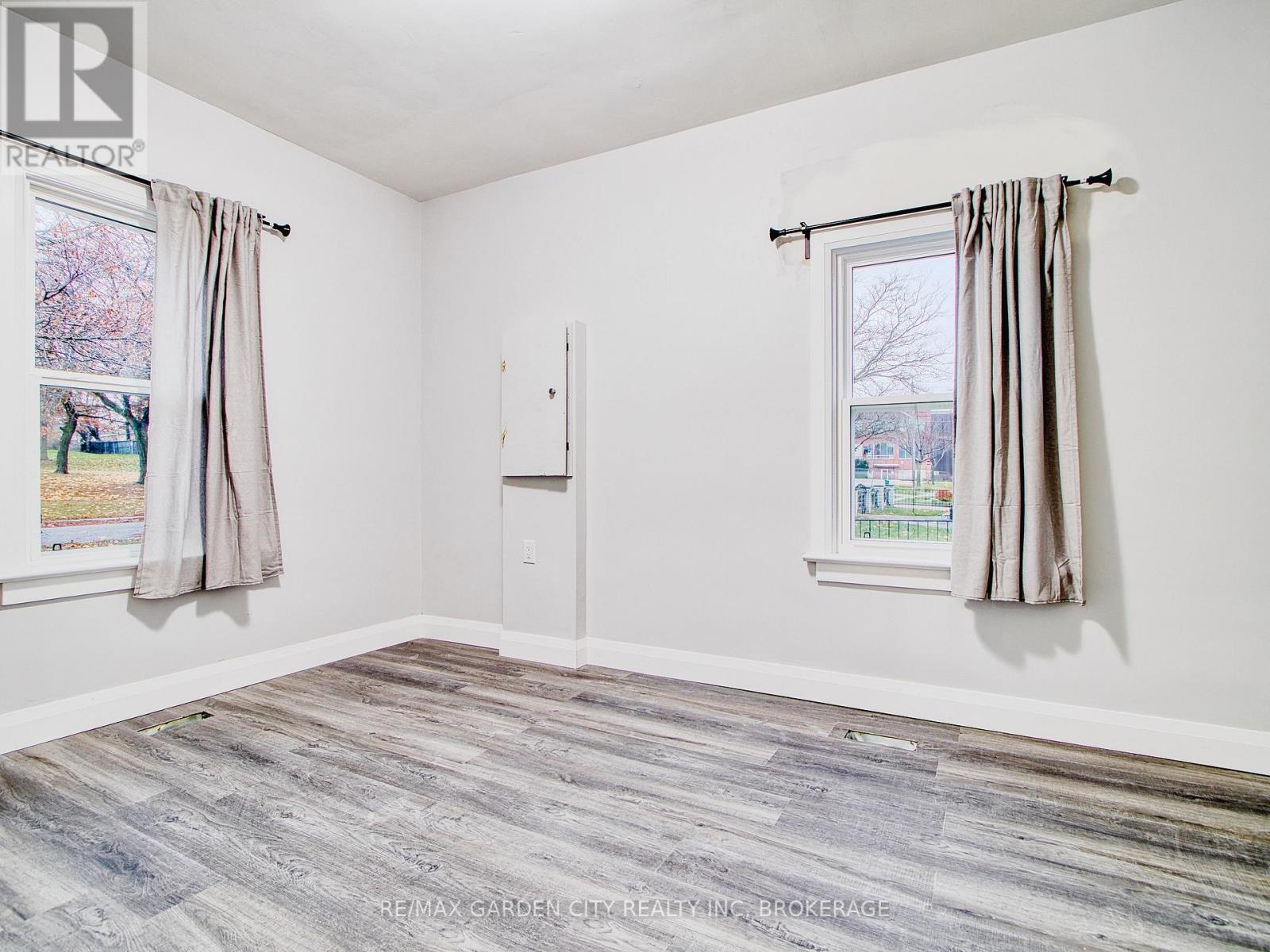 Upper - 7 Maplecrest Avenue, St. Catharines, Ontario  L2T 1A5 - Photo 10 - X12553850