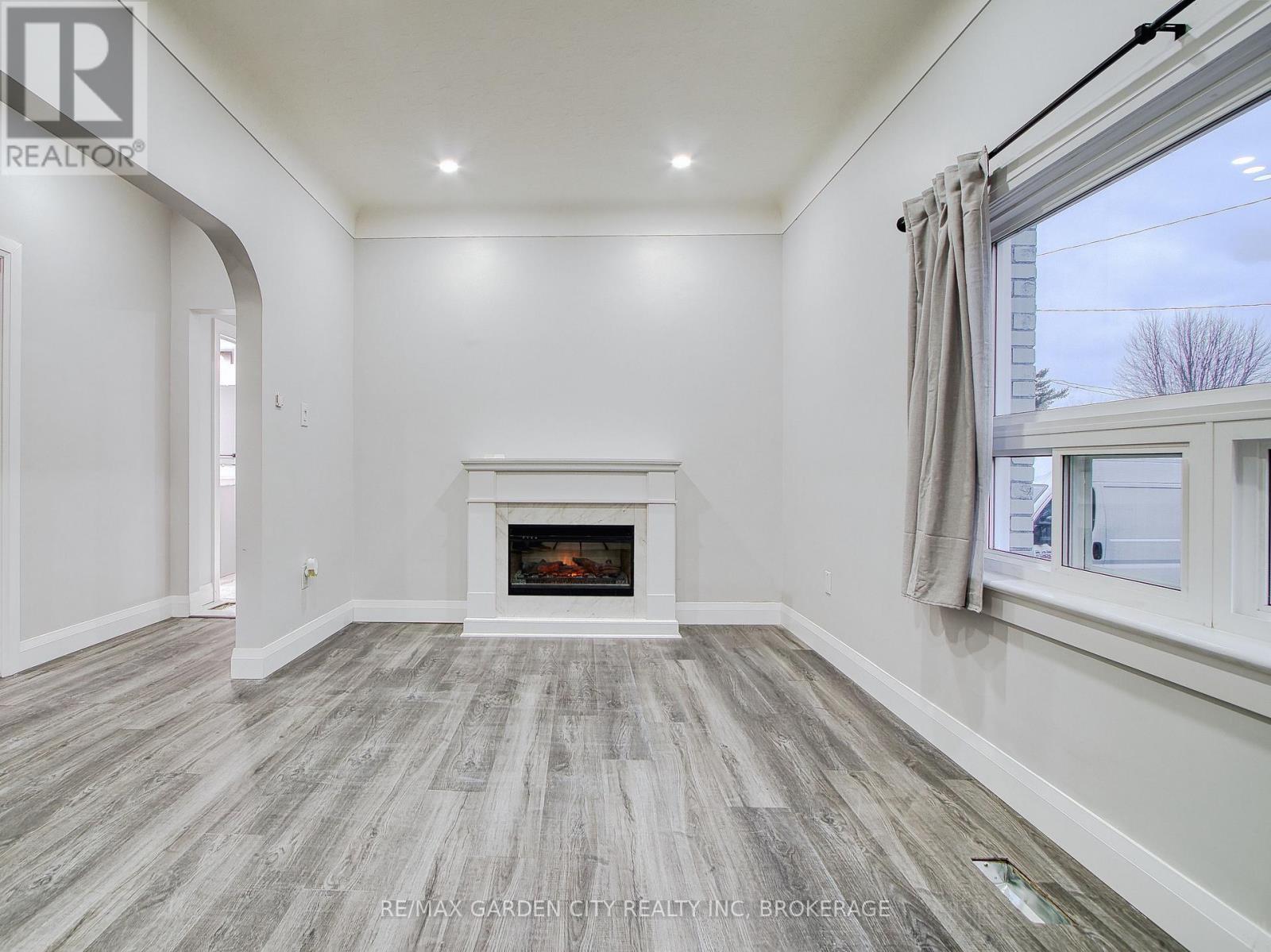 Upper - 7 Maplecrest Avenue, St. Catharines, Ontario  L2T 1A5 - Photo 15 - X12553850