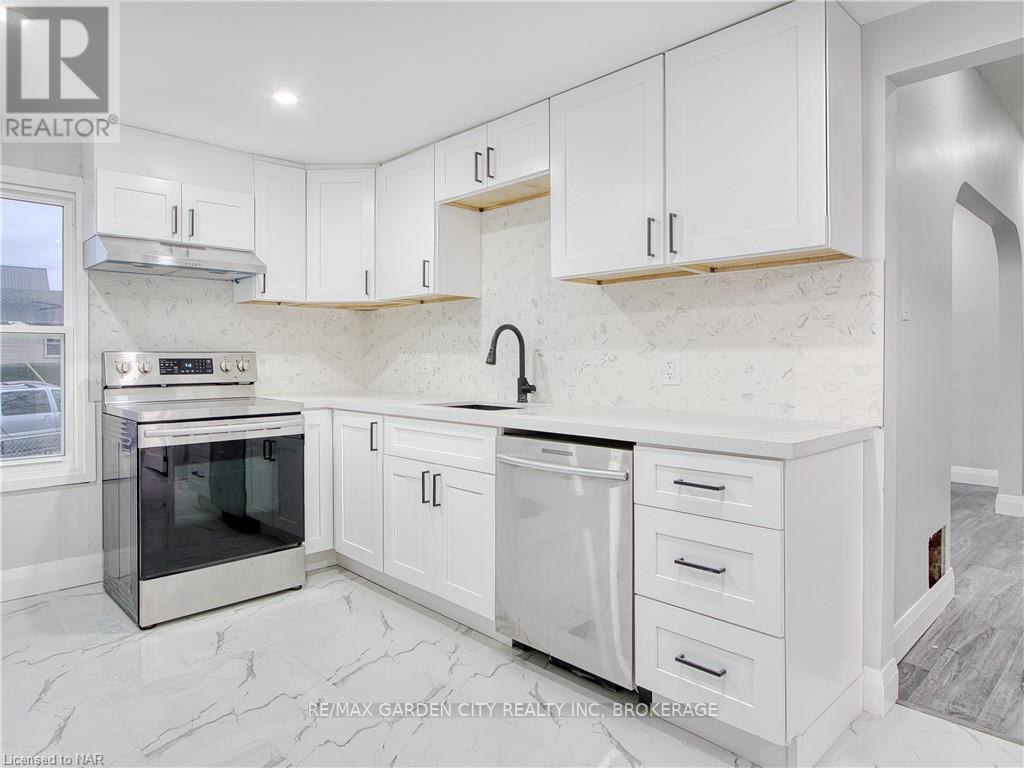 Upper - 7 Maplecrest Avenue, St. Catharines, Ontario  L2T 1A5 - Photo 4 - X12553850