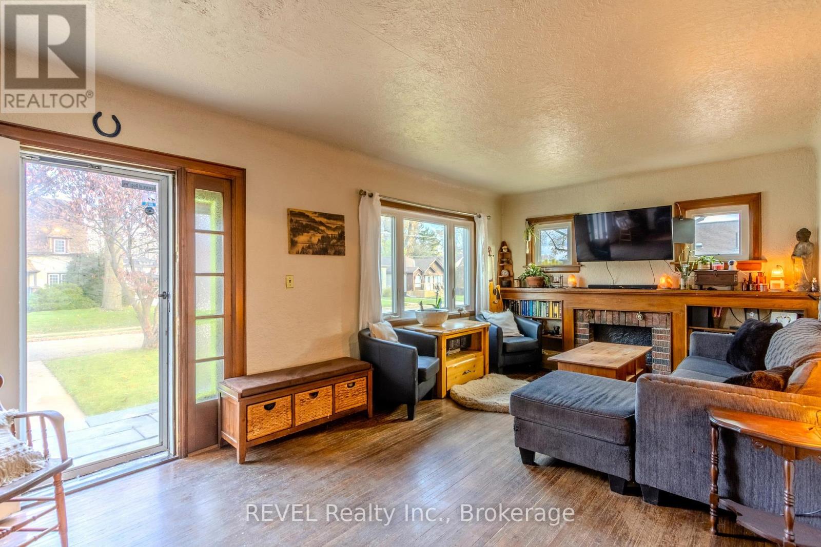 6263 Dawlish Avenue, Niagara Falls, Ontario  L2G 4J7 - Photo 2 - X12553950