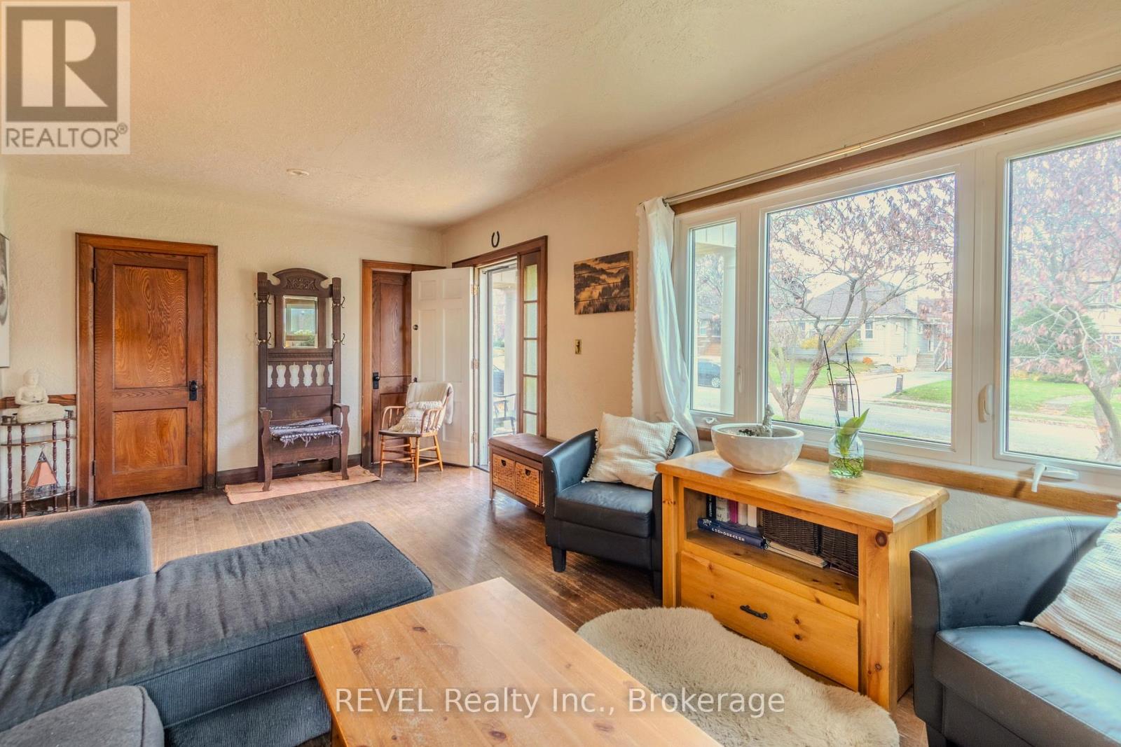 6263 Dawlish Avenue, Niagara Falls, Ontario  L2G 4J7 - Photo 3 - X12553950