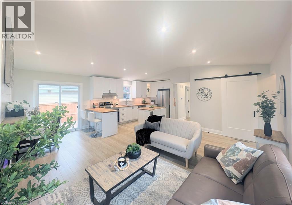 52 Valencourt Drive, Welland, Ontario  L3C 1M8 - Photo 5 - 40778959