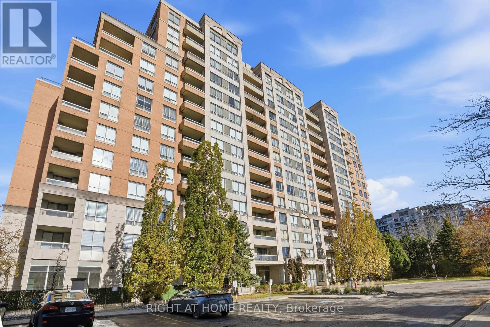 408 - 29 Northern Height Drive S, Richmond Hill, Ontario  L4B 4L8 - Photo 2 - N12553564