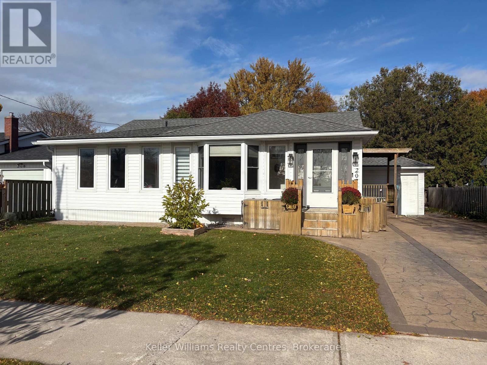202 Bennett Street W, Goderich, Ontario  N7A 1X8 - Photo 2 - X12490936