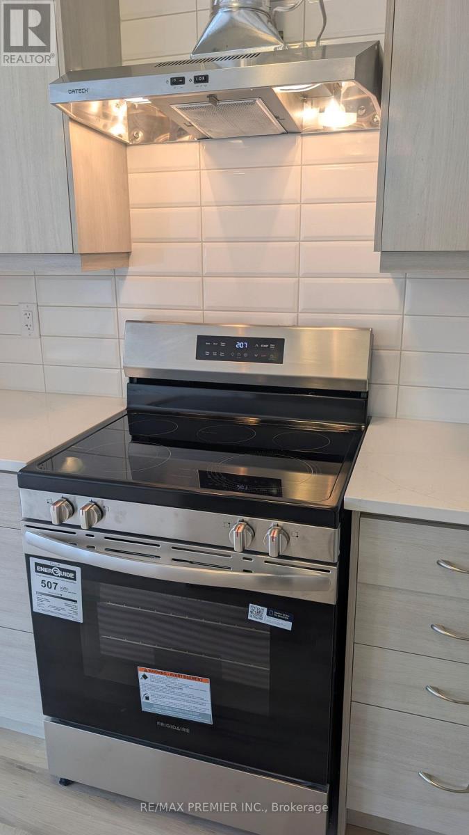 11 Pearen Lane, Barrie, Ontario  L9J 1A4 - Photo 10 - S12553124