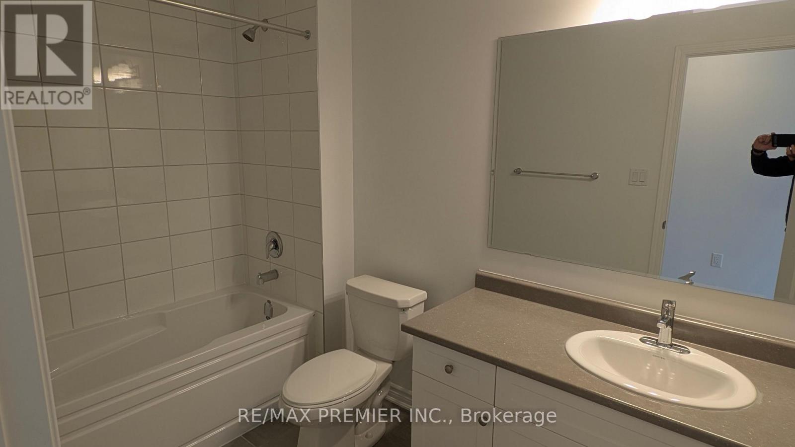 11 Pearen Lane, Barrie, Ontario  L9J 1A4 - Photo 19 - S12553124