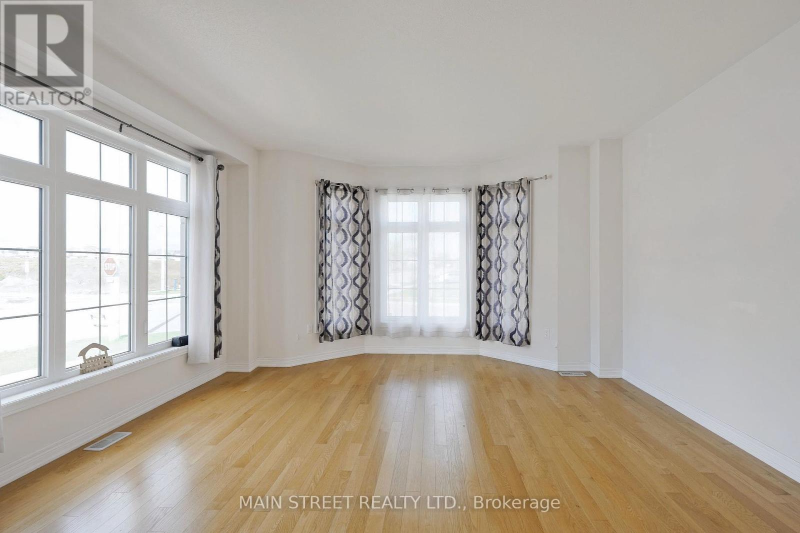 1071 Cole Street, Innisfil, Ontario  L9S 4R4 - Photo 6 - N12553838