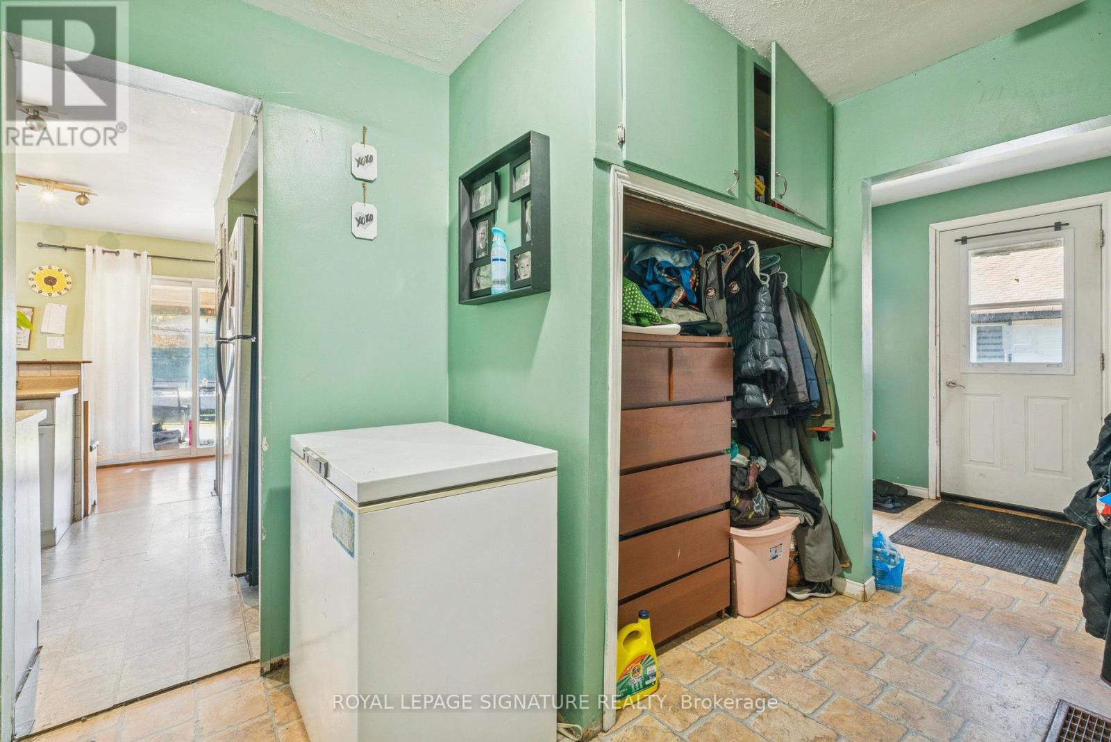 353 Hollywood Drive, Georgina, Ontario  L4P 3A2 - Photo 5 - N12553860