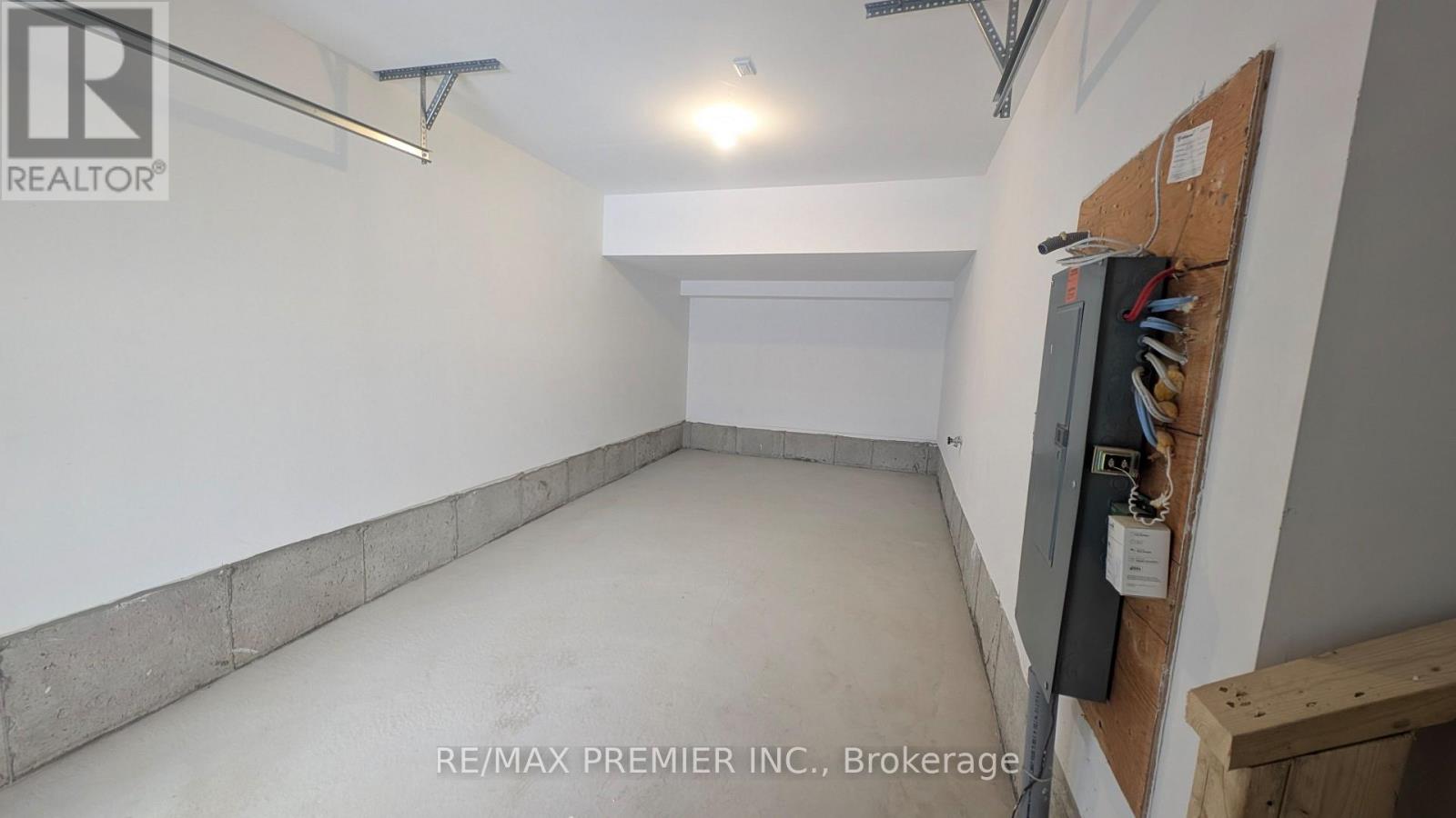 11 Pearen Lane, Barrie, Ontario  L9J 1A4 - Photo 5 - S12553124