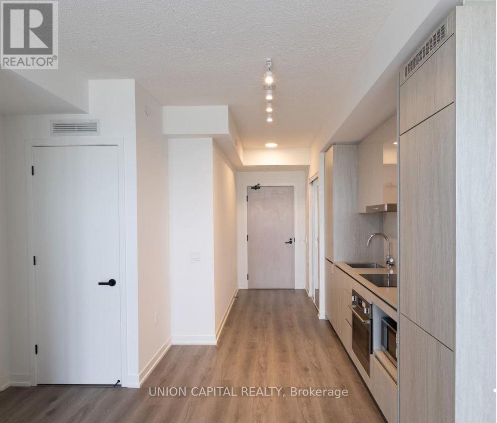 2707 - 28 Interchange Way, Vaughan, Ontario  L4K 0P8 - Photo 6 - N12553902