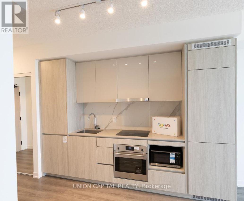 2707 - 28 Interchange Way, Vaughan, Ontario  L4K 0P8 - Photo 7 - N12553902