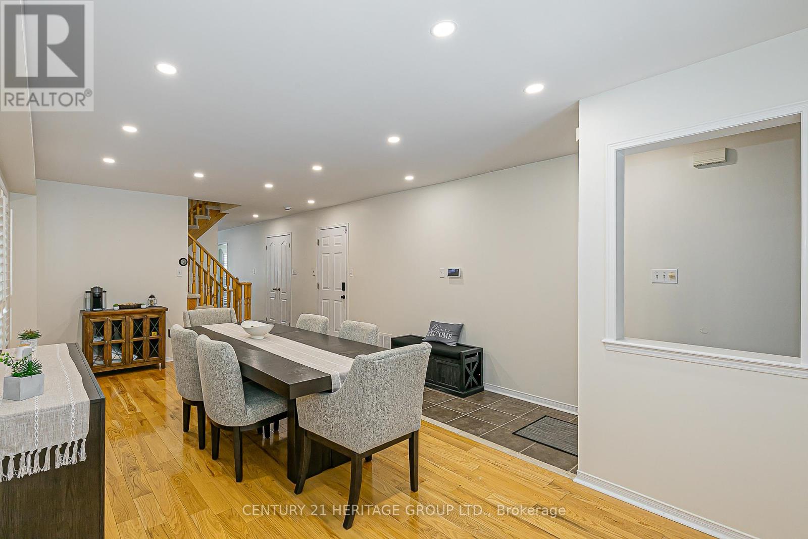 122 Beare Trail, Newmarket, Ontario  L3X 3B6 - Photo 4 - N12553916