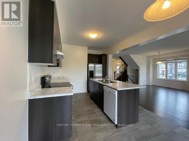 2 Festival Court, East Gwillimbury, Ontario  L9N 0N8 - Photo 11 - N12553928