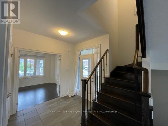 2 Festival Court, East Gwillimbury, Ontario  L9N 0N8 - Photo 4 - N12553928