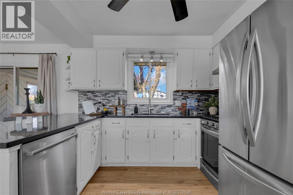 210 Westlawn Avenue, Kingsville, Ontario  N9Y 3L9 - Photo 10 - 25029041