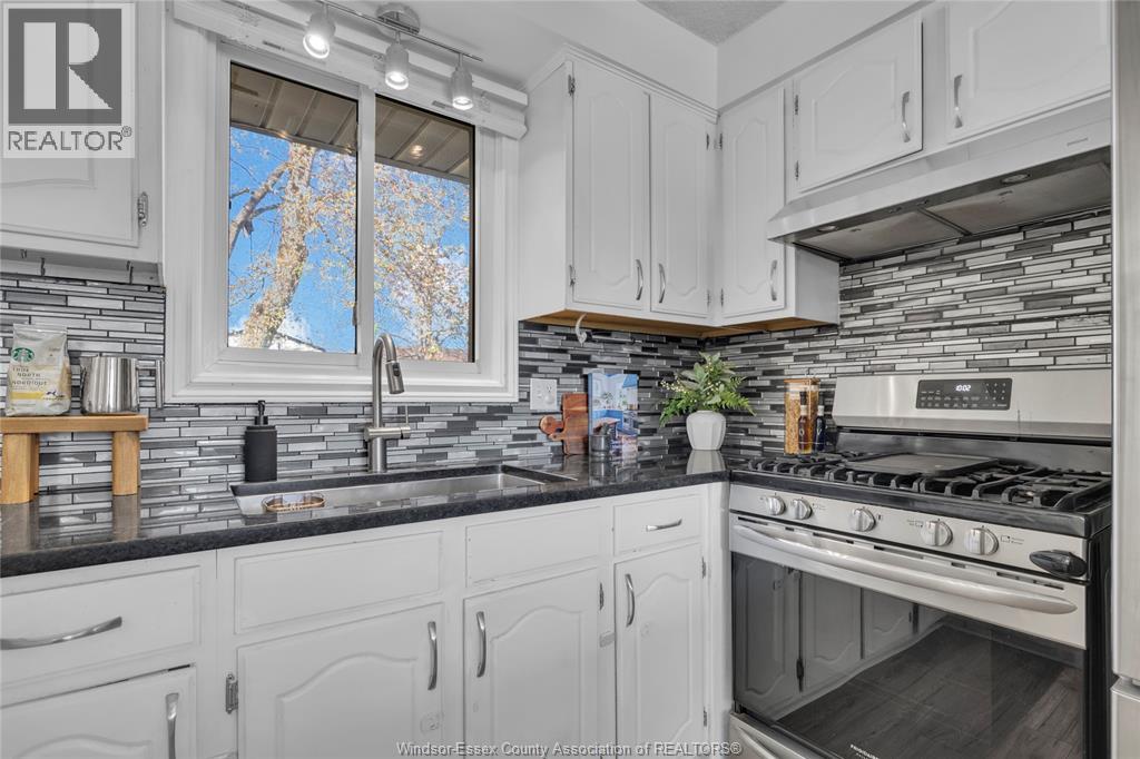 210 Westlawn Avenue, Kingsville, Ontario  N9Y 3L9 - Photo 11 - 25029041