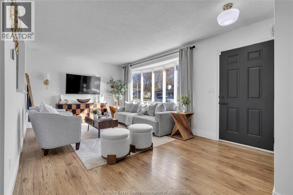 210 Westlawn Avenue, Kingsville, Ontario  N9Y 3L9 - Photo 3 - 25029041