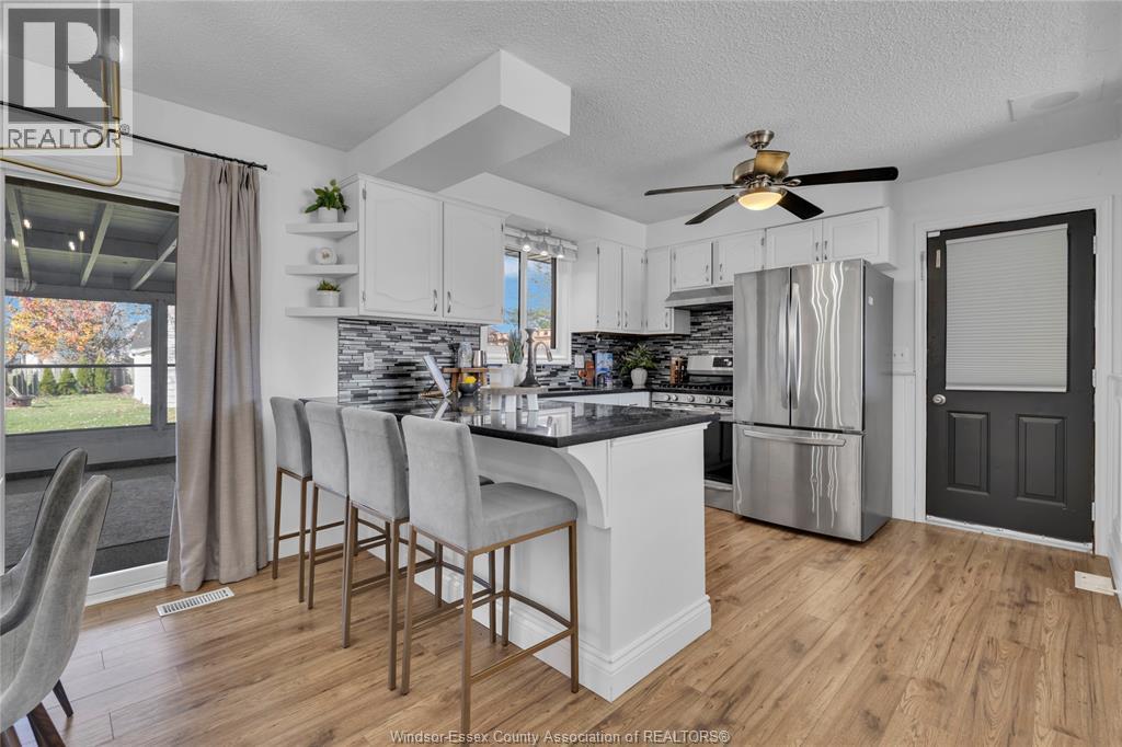 210 Westlawn Avenue, Kingsville, Ontario  N9Y 3L9 - Photo 9 - 25029041