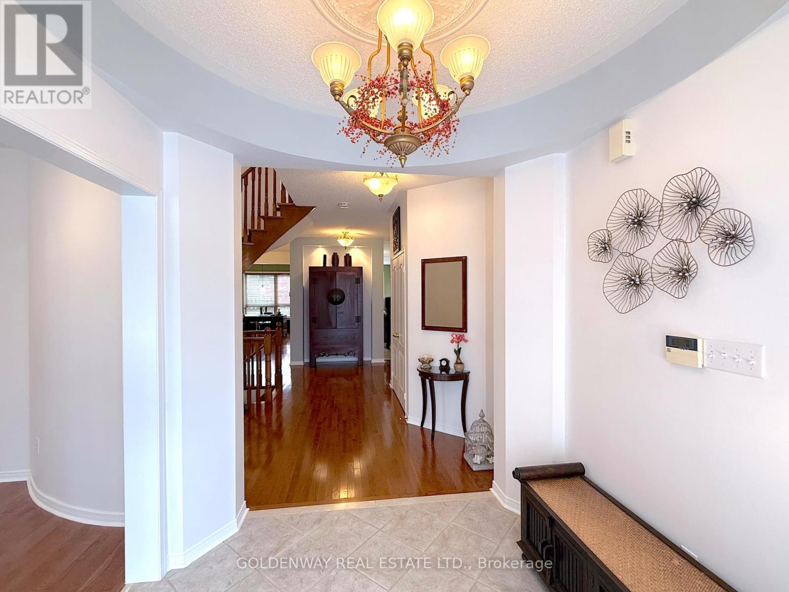 10 Bertram Earnshaw Drive, Markham, Ontario  L6C 2R8 - Photo 2 - N12553948