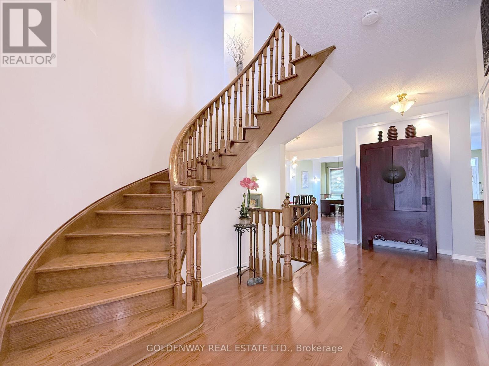 10 Bertram Earnshaw Drive, Markham, Ontario  L6C 2R8 - Photo 3 - N12553948