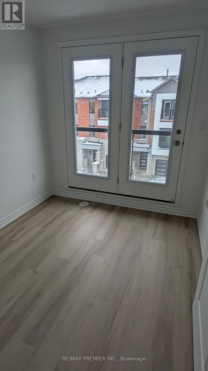 11 Pearen Lane, Barrie, Ontario  L9J 1A4 - Photo 17 - S12553124