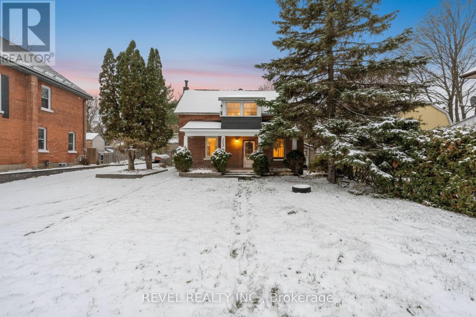 202 BRADFORD STREET, Barrie, Ontario