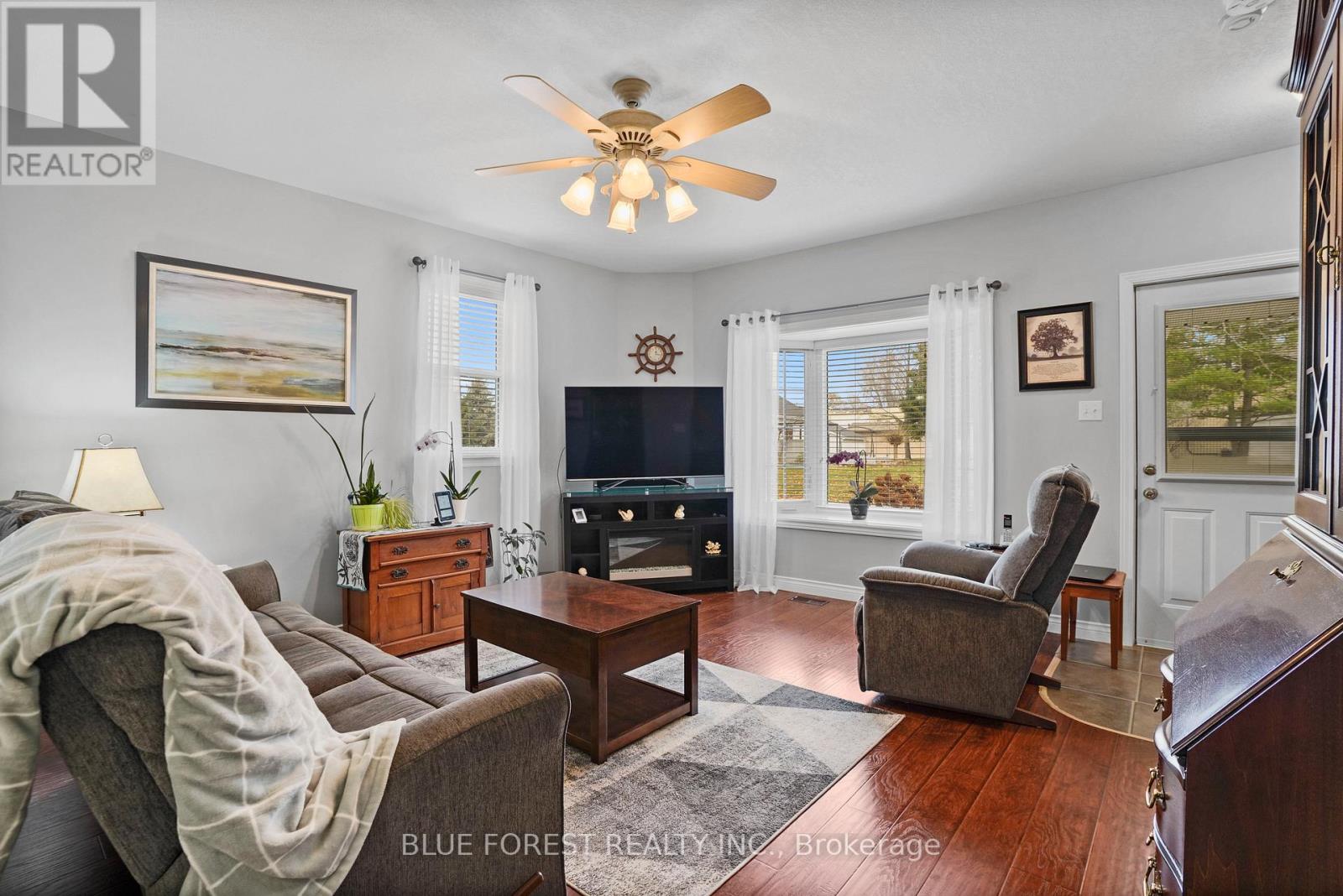 210 Jane Street, West Elgin, Ontario  N0L 2C0 - Photo 9 - X12553886