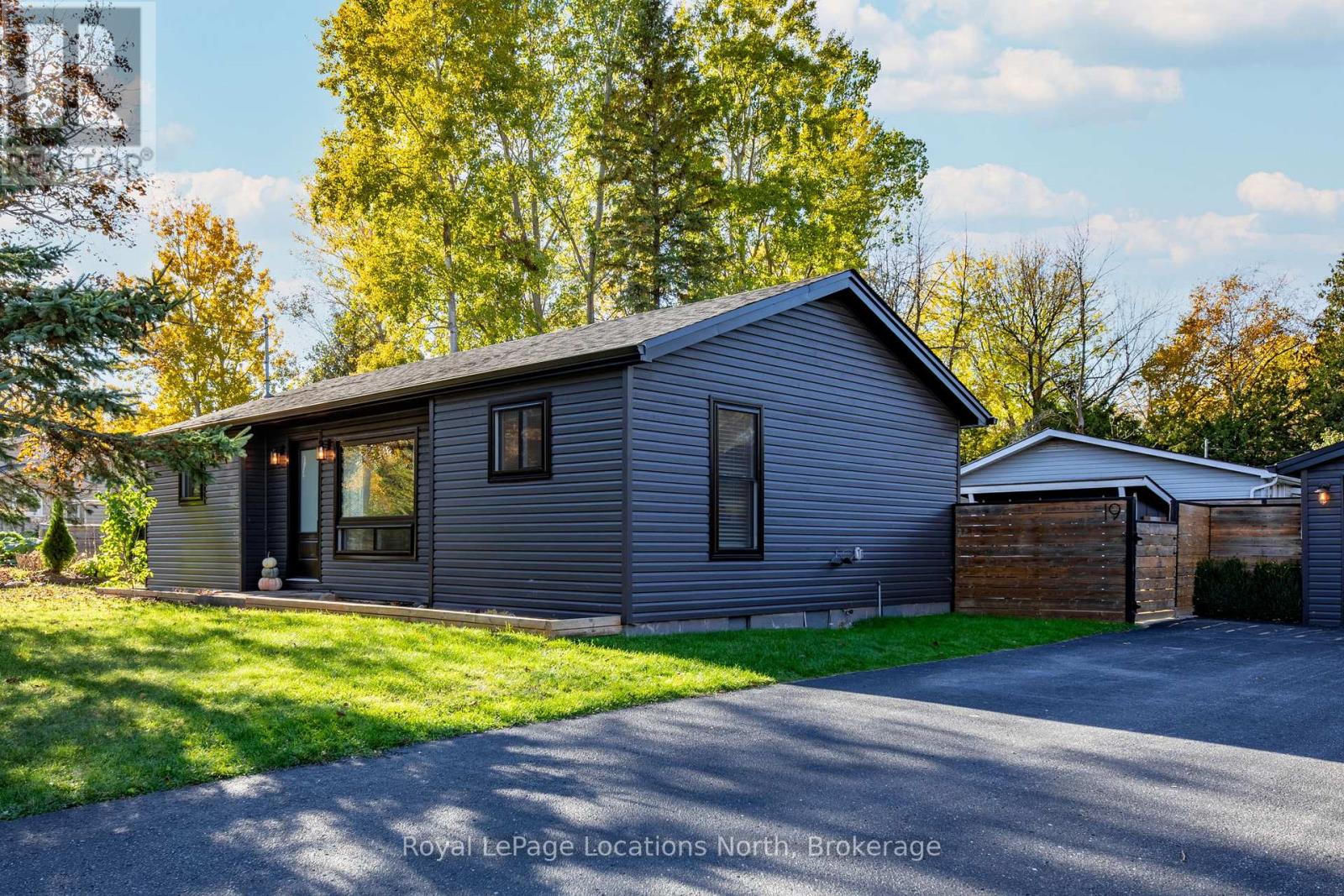 19 Dell Parr Avenue, Collingwood, Ontario  L9Y 0X2 - Photo 3 - S12554142