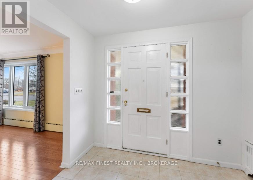 14 Machar Place, Kingston, Ontario  K7M 1L6 - Photo 5 - X12553990