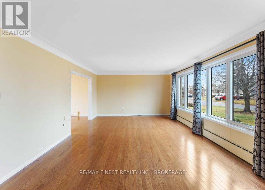 14 Machar Place, Kingston, Ontario  K7M 1L6 - Photo 6 - X12553990