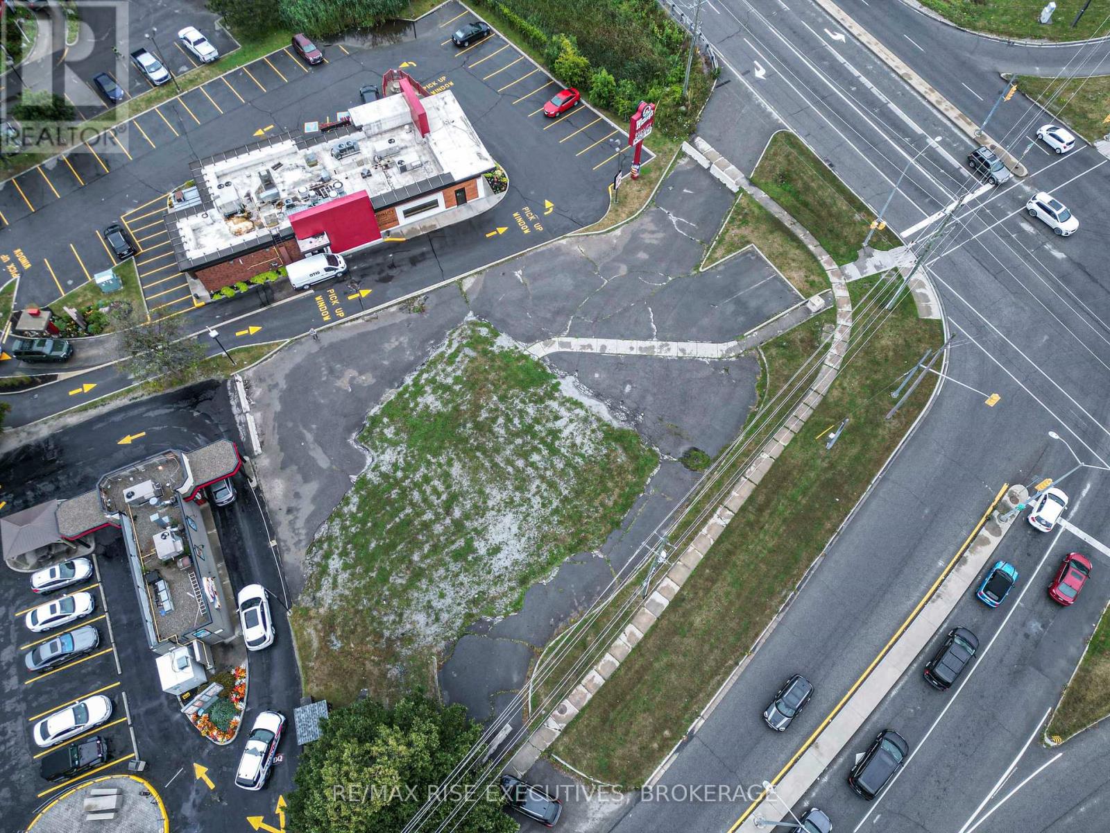 45 Dalton Avenue, Kingston, Ontario  K7K 6C2 - Photo 4 - X12554092