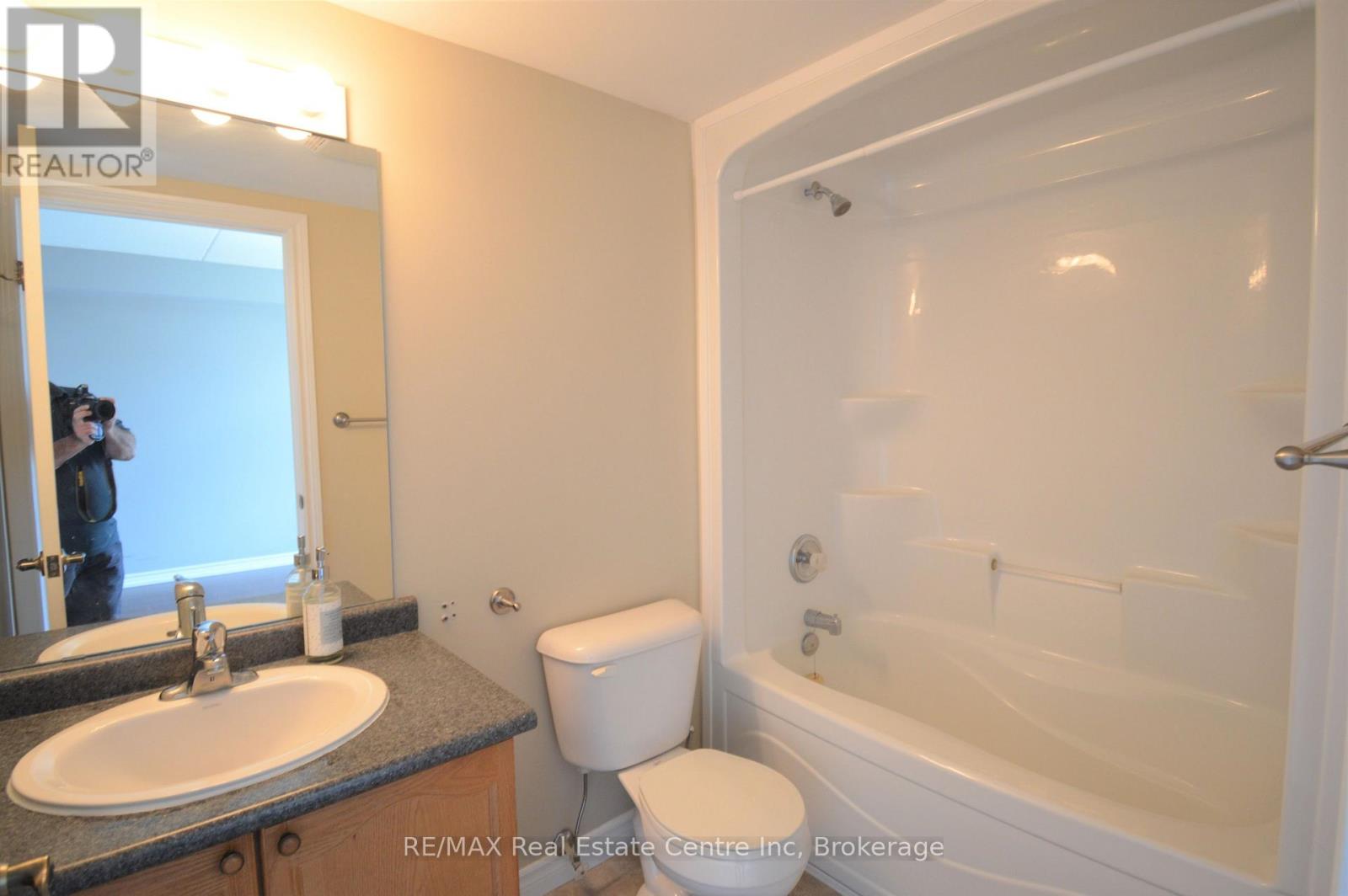 202 - 415 Grange Road E, Guelph, Ontario  N1E 0C4 - Photo 11 - X12554034