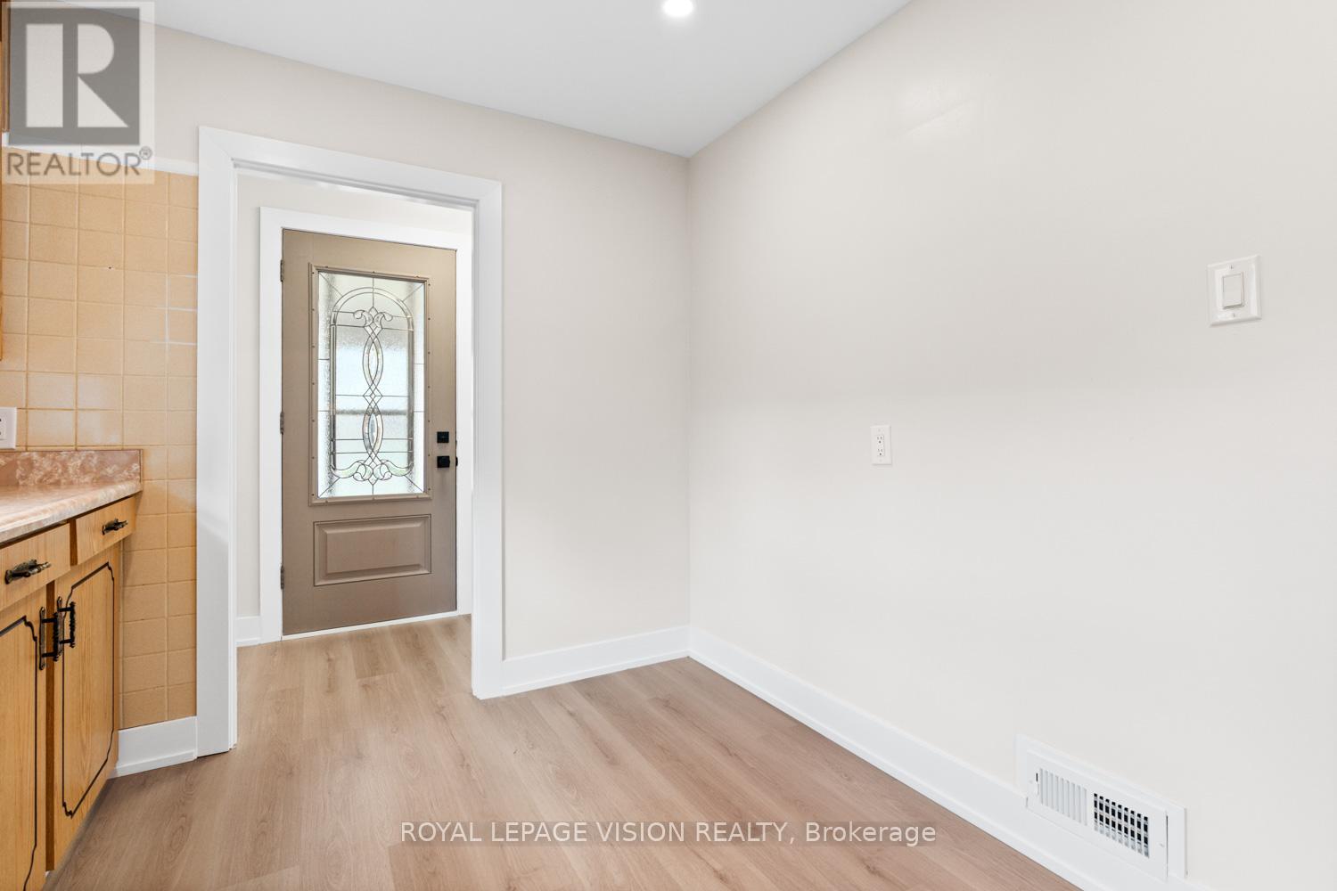 29 Donora Drive, Toronto, Ontario  M4B 1B6 - Photo 18 - E12548370